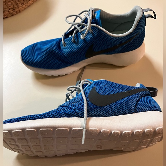 BRAND NEW Blue Nike Running Shoes - Picture 3 of 5